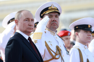 Путин остаётся самим собой: комментарии о поздравлении ВМФ