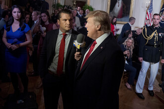 Трамп вновь солидаризируется с Хегсетом, несмотря на скандалы