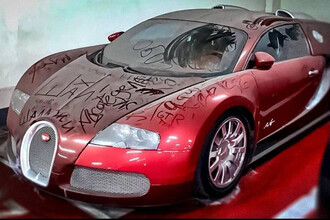 Гиперкар Bugatti Veyron: История, связанная с финансовой пирамидой, попала на продажу