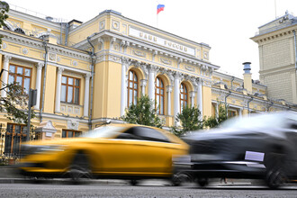 Сбер прогнозирует дальнейшее снижение ключевой ставки до 15-16% к 2025 году и предупреждает о рисках для бизнеса