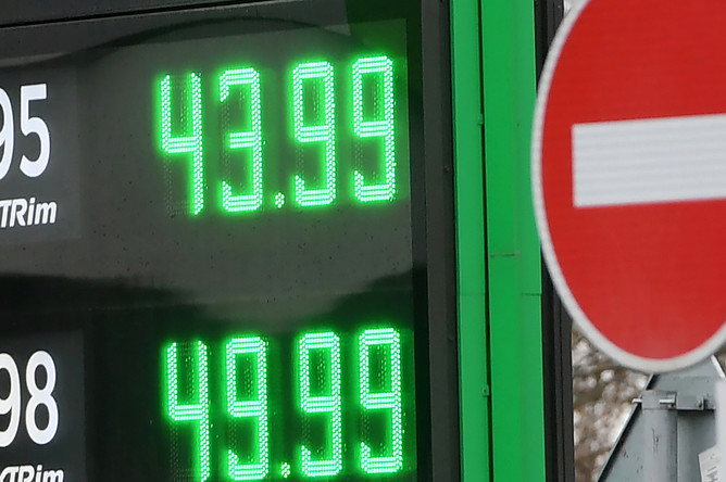 Российские нефтепереработчики ограничат экспорт бензина до конца августа