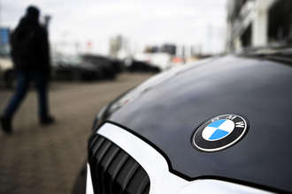 BMW столкнулся с рекордными потерями в первом полугодии: факторы и перспективы