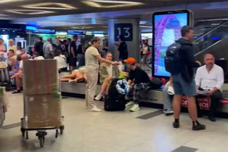 Бесконечные очереди в московском аэропорту Внуково: Пассажиры ждут багаж более четырех часов