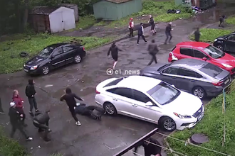 Кровопролитие на парковке в Екатеринбурге: 30 человек ввязались в ожесточенную схватку