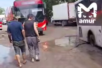 Проблемы с транспортом и небезопасность: хабаровские ямы и инцидент в общественном транспорте