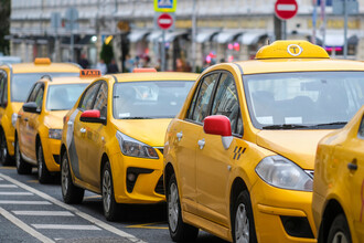 В Подмосковье ввели штрафы за нелегальное такси в аэропортах