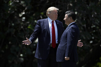 Трамп примет решение о продлении торговой паузы между США и Китаем