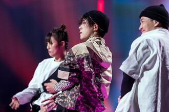 Усыновите телят и получите билет на концерт Джексона И