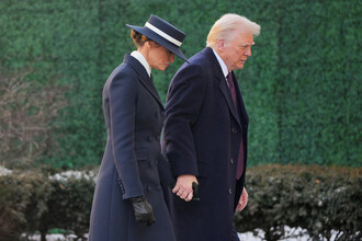 Загадочное письмо Меланьи Трамп: Что известно о передаче в Россию?