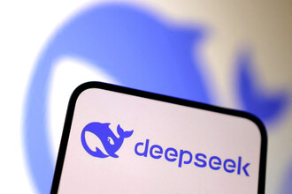 Гонка за ИИ: DeepSeek сталкивается с трудностями при переходе на Huawei и рискует уступить позиции