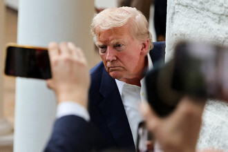 Трамп обвиняет в «фабрикации разведданных» и настаивает на масштабном скандале