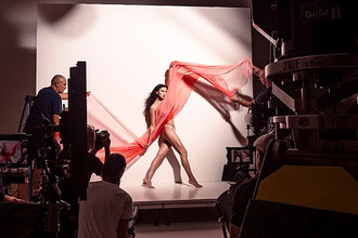 Ирина Шейк: Новые съемки для календаря Pirelli и возвращение на обложки Vogue
