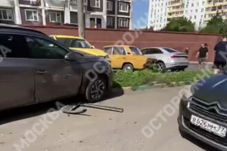 Массированные ДТП: Infiniti протаранил ряд машин в Тушино