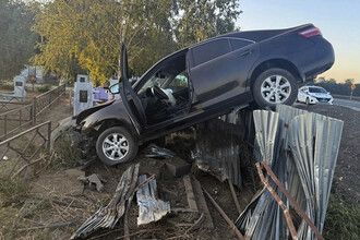Toyota Застрял на Кладбище: Еще Один Случай с Автомобилями в Воде