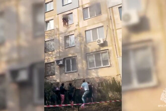 Героический поступок: пожарные спасли семью из огня в Луганске