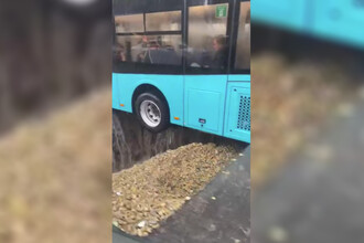 Нестабильность дорожного покрытия: крупный провал асфальта в Казани и другие инциденты