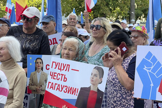 Поддержка Евгении Гуцул: Митингующие в Комратах требуют прекратить преследования