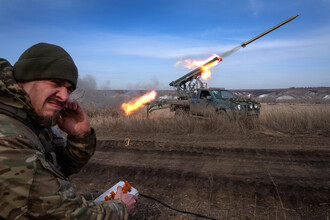Военные действия вокруг Донецка: Обстрелы гражданской инфраструктуры и атаки на медицинские учреждения