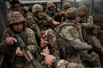 У Юнаковке: Почему украинские военные не возвращаются с фронта?