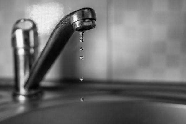 Оптимальный срок отключения горячей воды: эксперты раскрывают секреты безопасности и профилактики