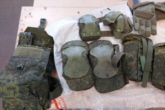 Таможенники выявили попытку контрабанды военной экипировки через почту