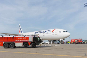 Киберугрозы в авиации и сфере услуг: Air France-KLM и аптечные сети стали жертвами хакерских атак