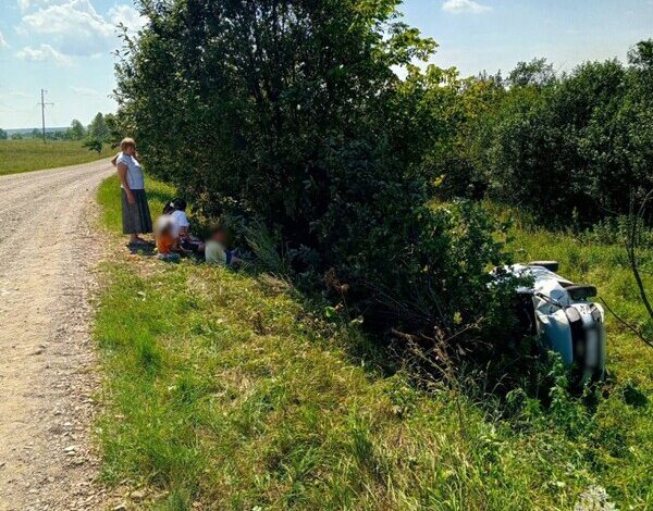 Шокирующая авария в Башкирии: шесть детей в салоне перевернутого автомобиля