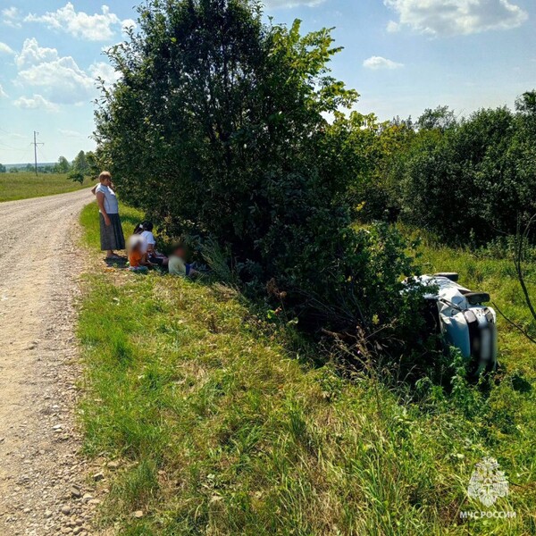 Шокирующая авария в Башкирии: шесть детей в салоне перевернутого автомобиля