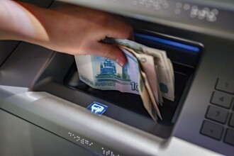 Банк России опровергает планы по ограничению снятия наличных