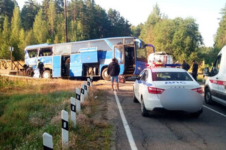 Трагедия в Ленинградской области: столкновение грузового поезда и автобуса