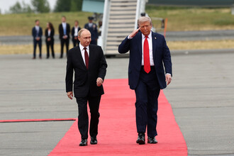 Неприемлемый жест: Реакция на церемонию с красной дорожкой для Путина