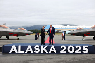 Тэт-а-тет в Аляске: Путин и Трамп готовятся к переговорам о будущем Украины