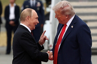 Путин и Трамп продолжили переговоры, которые длились больше часа