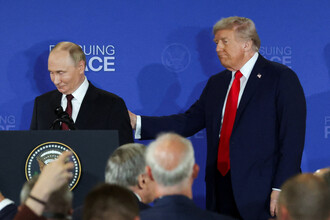 Анализ настроений на Аляске: Почему Путин был более реалистичен в переговорах с Трампом?