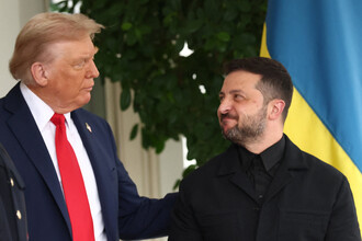 Зеленский встретился с Трампом в Белом доме: фото с необычного образа