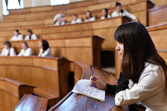 Высшее образование в России: отставание от рынка труда и новая реформа