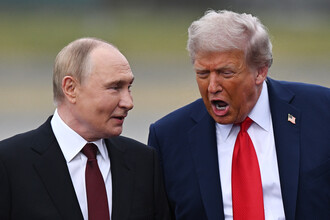 Белый дом опубликовал новую фотографию с встречи Трампа и Путина в Анкоридже