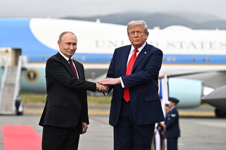 Напряжение снизилось? Анализ невербального общения Путина и Трампа на саммите в Эльмендорфе
