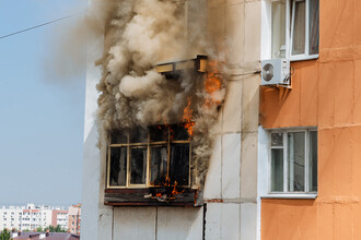 Двое детей пострадали в московском пожаре, разгорелись новые опасения по безопасности в многоквартирных домах