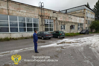 Экологические инциденты: Разливы химикатов и загадочные окрашивания водоемов