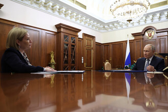Путин обсудил с Любимовой ситуацию на рынке кино и слова Михалкова о голливуде