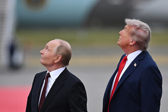 Трамп опубликовал снимки встречи с Путиным на Аляске: новые перспективы для урегулирования конфликта в Украине?