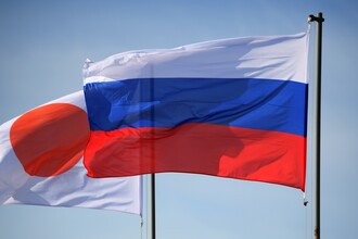 Япония смягчает предупреждения о поездках в Россию, усиливая экономические связи