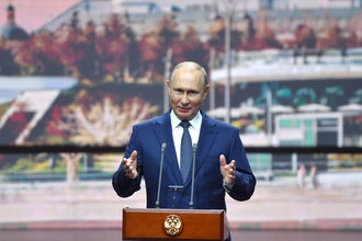 Путин отметил День города Москвы с обращения от «Зарядья»