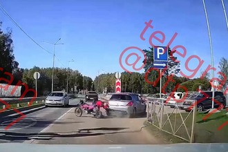 Мотоциклист и инспекторы ДПС: Еще один инцидент с участием пешеходов
