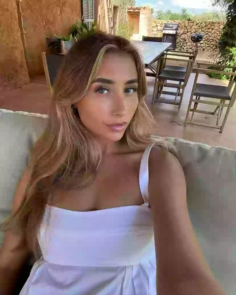 Цена славы: Как популярность OnlyFans-модели повлияла на ее семью и выявила скрытые проблемы индустрии