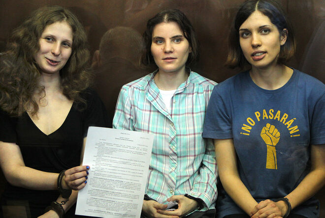 Признание в ложных обвинениях в адрес российской армии: Участницы Pussy Riot получили сроки лишения свободы