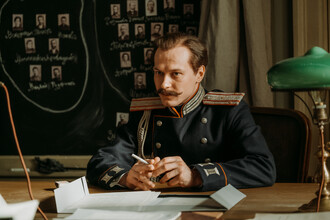 Эпоха перемен: Андрей Кончаловский представляет масштабную историю русской революции с Юрой Борисовым