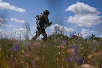 Усиление давления на фронте: Российские силы укрепляют оборону и ведут наступление в ДНР