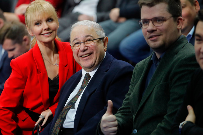 Владимир Путин поздравил Евгения Петросяна с 80-летием и рассказал о важности семьи